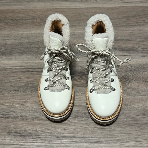 Aquatalia 7.5M Ankle Boots White Leather Shearling Lace Up Weatherproof Italy - Picture 2 of 9